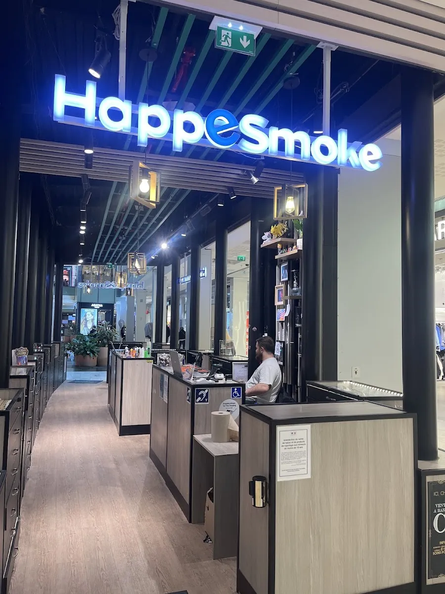 Vitrine du magasin HappeSmoke Vélizy-Villacoublay
